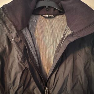 Northface Windbreaker very dark navy (almost black)